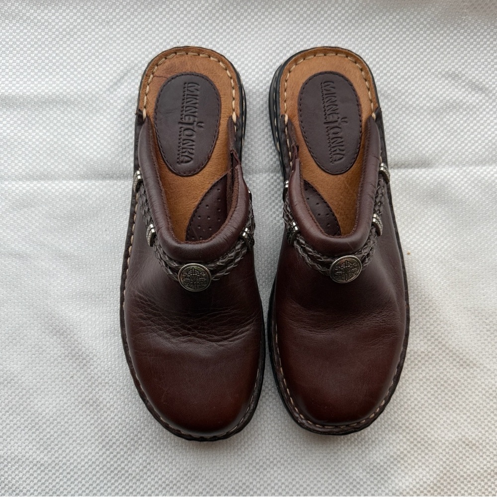 Minnetonka Women’s Brown Leather Slip-On Shoes